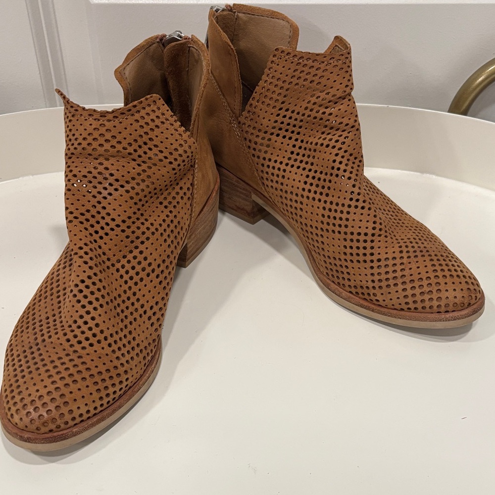 GUC Dolce Vita Perforated Tan Ankle Booties
